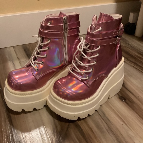 DEMONIA PINK HOLOGRAPHIC BOOTS 💖 - Picture 5 of 6